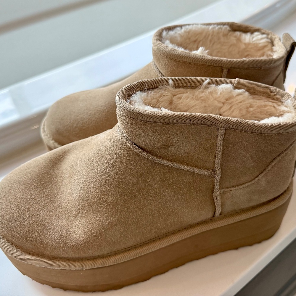 UGG Classic Ultra Mini Platform, Size 6